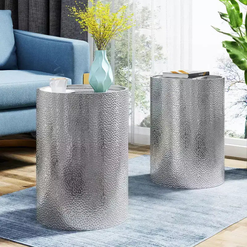 Okak Modern Round End Table with Hammer Marks Cylindrical Side Table with Groove Design Couch Table for Living Room Bedroom Set of 2